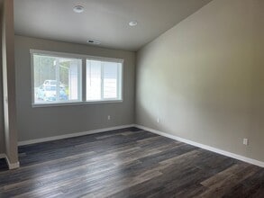9010 Davis Rd SW in Rochester, WA - Building Photo - Building Photo