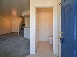 2076 Cloverly Ln in Ann Arbor, MI - Foto de edificio - Building Photo