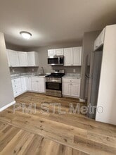329 Eichelberger St in St. Louis, MO - Foto de edificio - Building Photo