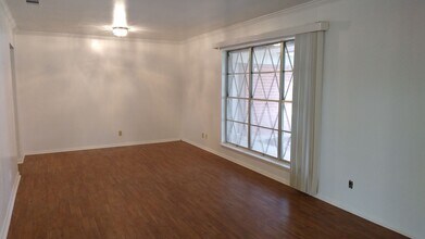 7342 Shady Hollow Ln in San Antonio, TX - Building Photo - Building Photo