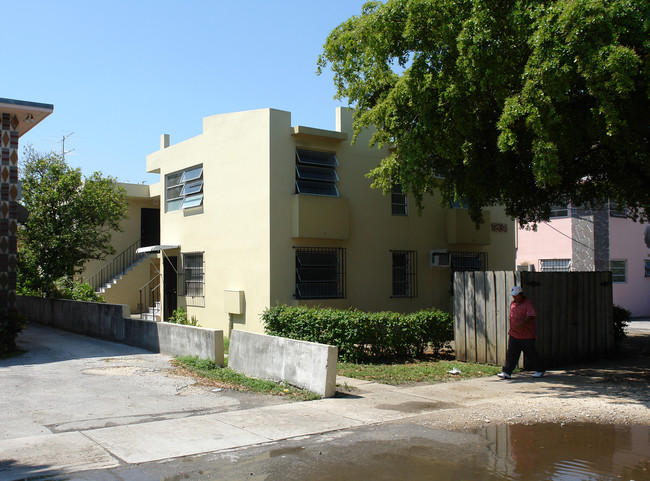 1834 NW 19th St in Miami, FL - Building Photo - Building Photo