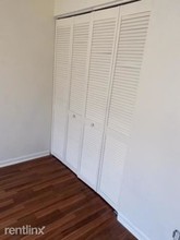 812 Tiffany Dr W-Unit -Apt 3 in West Palm Beach, FL - Foto de edificio - Building Photo