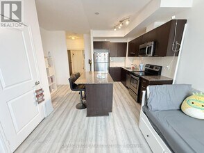 385-PH3385 Prince of Wales Dr in Mississauga, ON - Building Photo - Building Photo