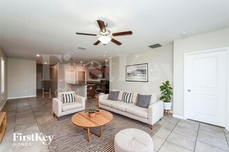 138 Cascade Bend Dr in Ruskin, FL - Foto de edificio - Building Photo