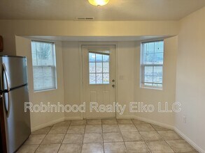 335 Spring Creek Pkwy in Spring Creek, NV - Building Photo - Building Photo