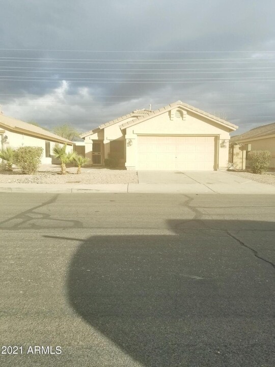 15273 N Gil Balcome Ct in Surprise, AZ - Building Photo