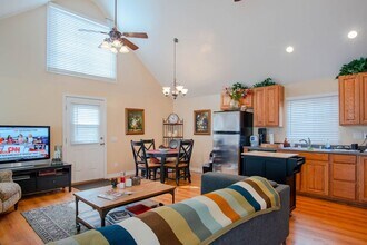 16145 Rayen St in Los Angeles, CA - Foto de edificio - Building Photo