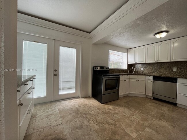9870 Nicaragua Dr in Cutler Bay, FL - Building Photo - Building Photo