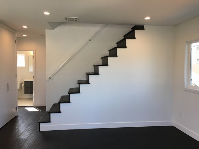 835 1/2 Waterloo St, Unit 835 1/2 in Los Angeles, CA - Building Photo - Building Photo