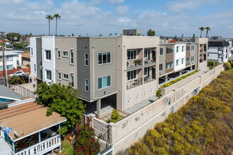 The Breakers - North Swell in Oceanside, CA - Building Photo - Building Photo