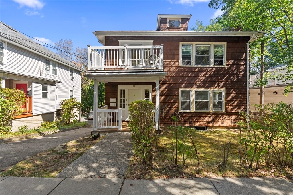 227 Winchester St in Brookline, MA - Building Photo