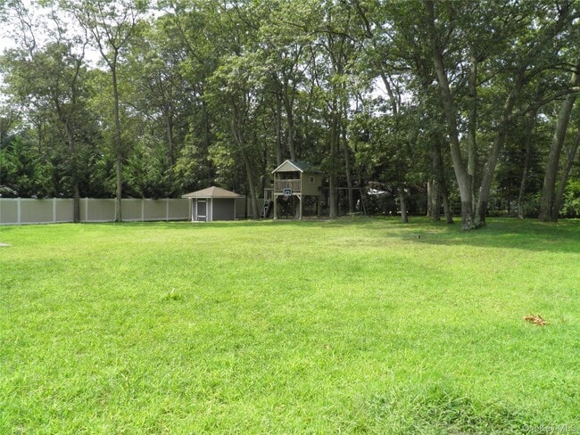 2 Argyle Pl in Smithtown, NY - Building Photo - Building Photo