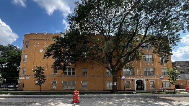2707 W Glenlake Ave in Chicago, IL - Building Photo - Building Photo