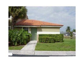 9951 Nob Hill Pl in Sunrise, FL - Building Photo
