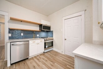 3217 E 32 St in Kansas City, MO - Building Photo - Building Photo
