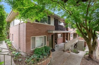 PD Parkdell Apartments in Seattle, WA - Building Photo - Building Photo