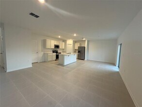 5427 Meadow Walk Dr in Davenport, FL - Building Photo - Building Photo