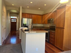 473 NE 61st Pl in Hillsboro, OR - Building Photo - Building Photo