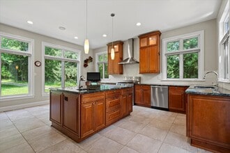 598 Lake Shore Rd in Grafton, WI - Building Photo - Building Photo