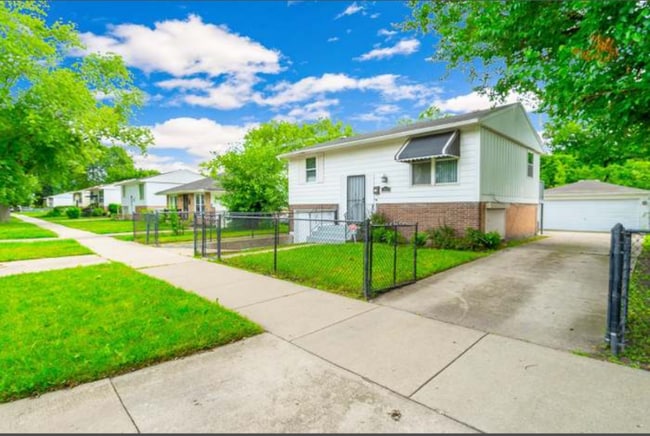 13223 S Rhodes Ave in Chicago, IL - Building Photo - Building Photo