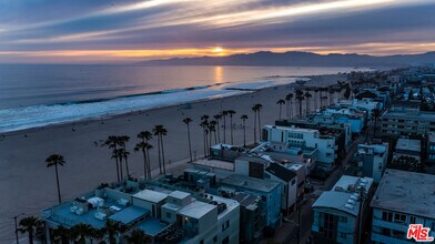 2707 Ocean Front Walk in Los Angeles, CA - Building Photo - Building Photo