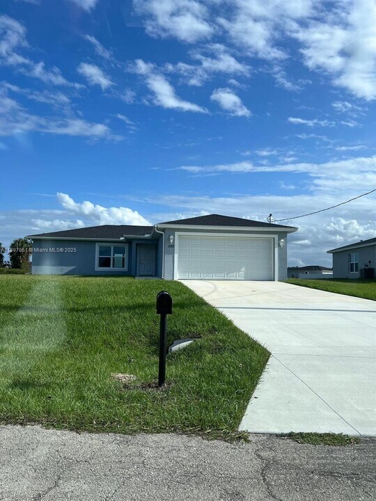 1150 Norge Ct in La Belle, FL - Building Photo