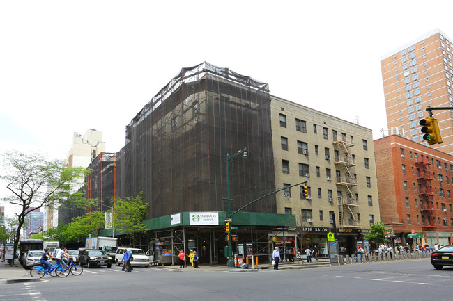 305 West 52 Condominium in New York, NY - Building Photo - Building Photo