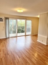 Oakwood Apartments in Sunnyvale, CA - Building Photo - Building Photo