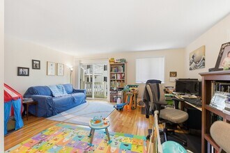 5 Meadowbrook Rd in Brookline, MA - Building Photo - Building Photo