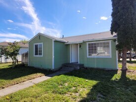 1330 C St SW in Ephrata, WA - Building Photo