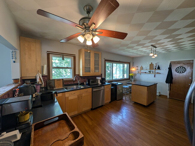 85 Gladstone St, Unit #3, in Boston, MA - Building Photo - Building Photo