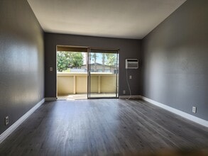 23334 Sesame St, Unit R in Torrance, CA - Foto de edificio - Building Photo
