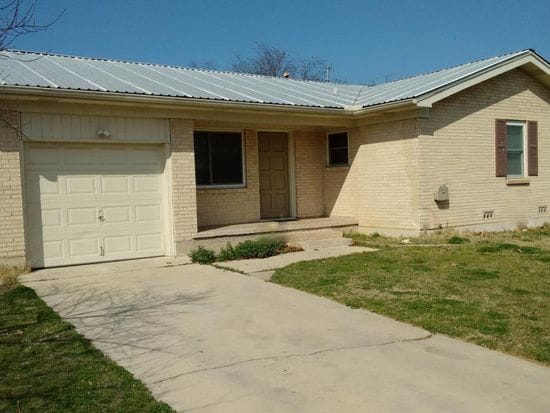 property at 724 W Ave E