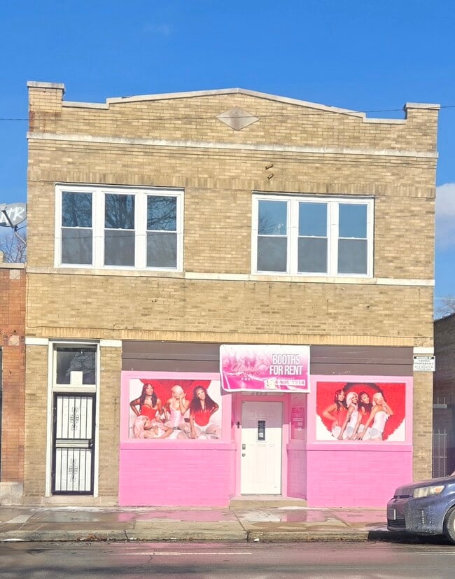 property at 2822 W Marquette Rd