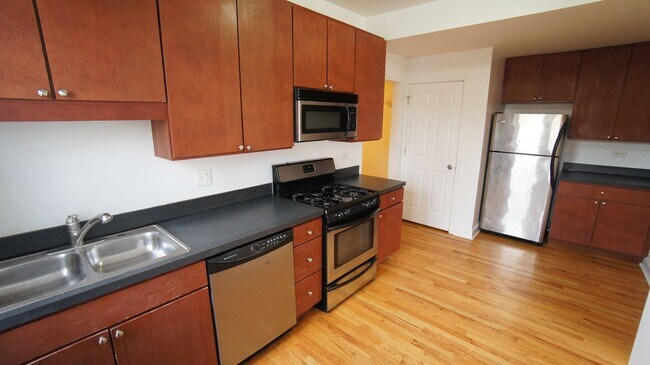 3428 W Parker Ave, Unit 3428-2 in Chicago, IL - Foto de edificio - Building Photo