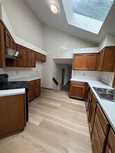 17565 NW Woodmere Ct in Beaverton, OR - Foto de edificio - Building Photo