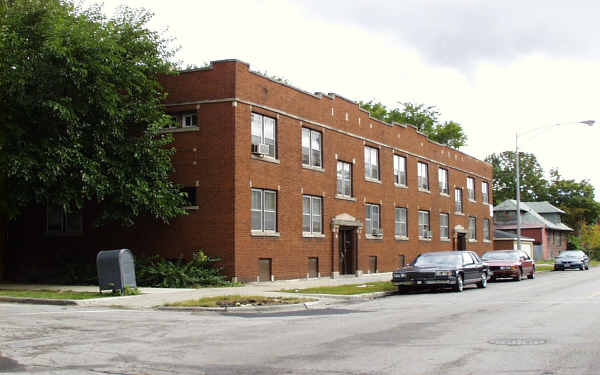 1001 N Laramie Ave in Chicago, IL - Building Photo