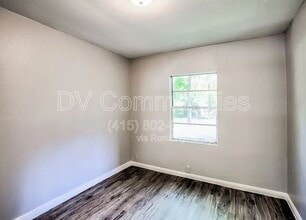 810 Charles Rd in Houston, TX - Building Photo - Building Photo