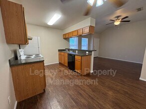 641 Woodard Ave in Cleburne, TX - Building Photo - Building Photo