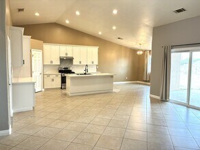 16280 Sultana St in Hesperia, CA - Building Photo - Building Photo