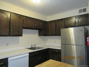 41 Weathervane Dr in Washingtonville, NY - Building Photo - Building Photo