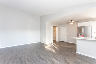 Stoneridge Apartment Homes in Lowell, MI - Foto de edificio - Interior Photo