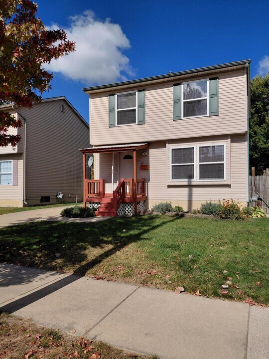 29528 Balmoral St in Garden City, MI - Building Photo