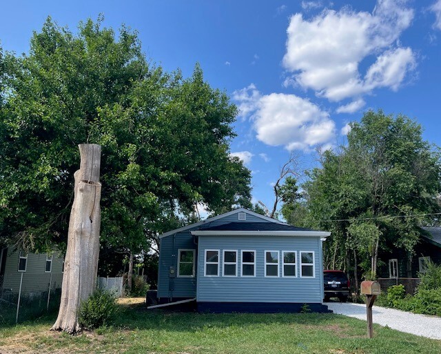 property at 3203 W Augustana St