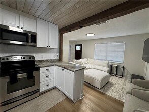 3008 Hillview St in Sarasota, FL - Building Photo - Building Photo