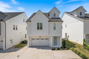 321 Old Shackle Island Rd in Hendersonville, TN - Building Photo