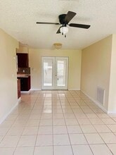 6245 Saxon Blvd in West Palm Beach, FL - Building Photo - Building Photo
