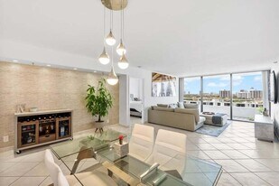 20225 NE 34th Ct in Miami, FL - Building Photo