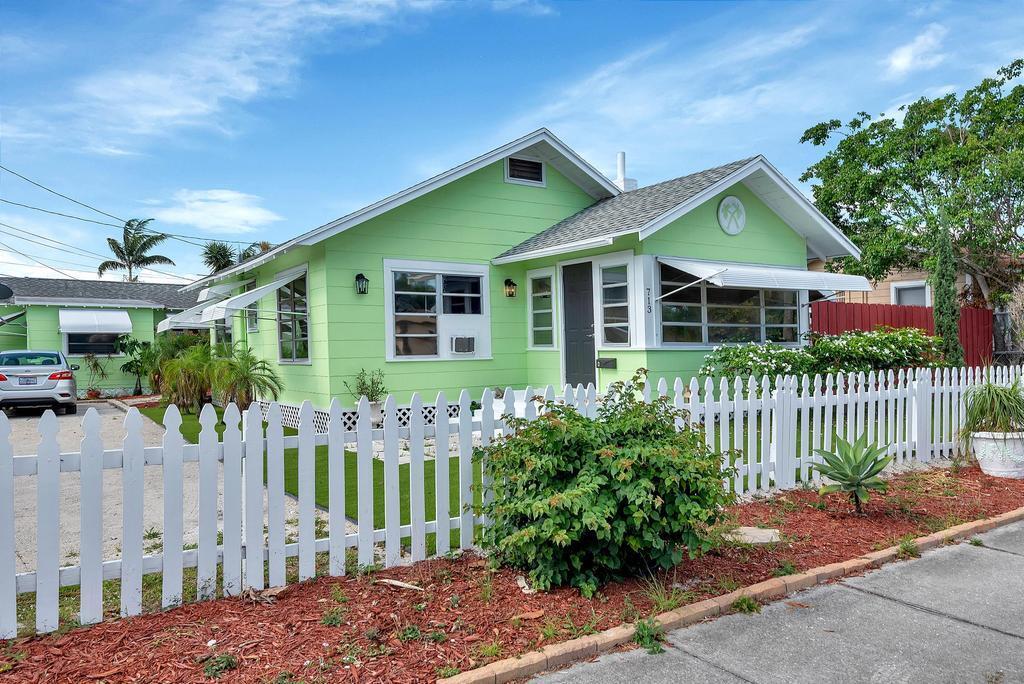 713 10th Ave N in Lake Worth Beach, FL - Building Photo