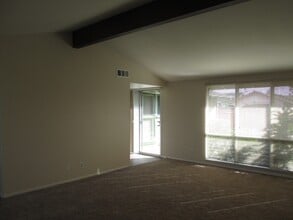 1100 N Gardenia St in Lompoc, CA - Building Photo - Building Photo